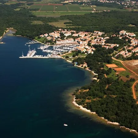 In Vrvari With Balcony, Air Conditioning, W-lan, Washing Machine 664-3 Porec