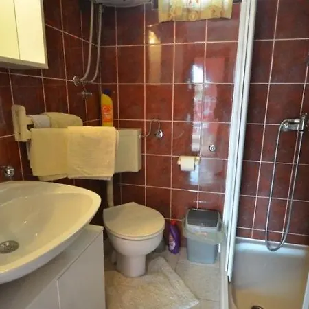 In Vrvari With Balcony, Air Conditioning, W-lan, Washing Machine 664-3 Apartman *