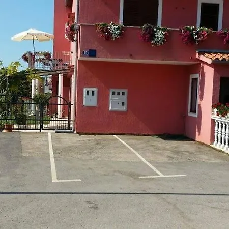 In Vrvari With Balcony, Air Conditioning, W-lan, Washing Machine 664-3 Apartman *